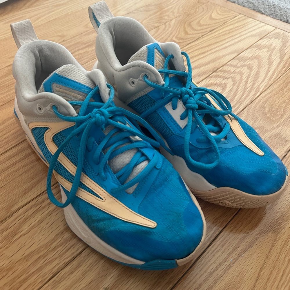 Nike Giannis Blue and Gold Basketball Sneakers size 8